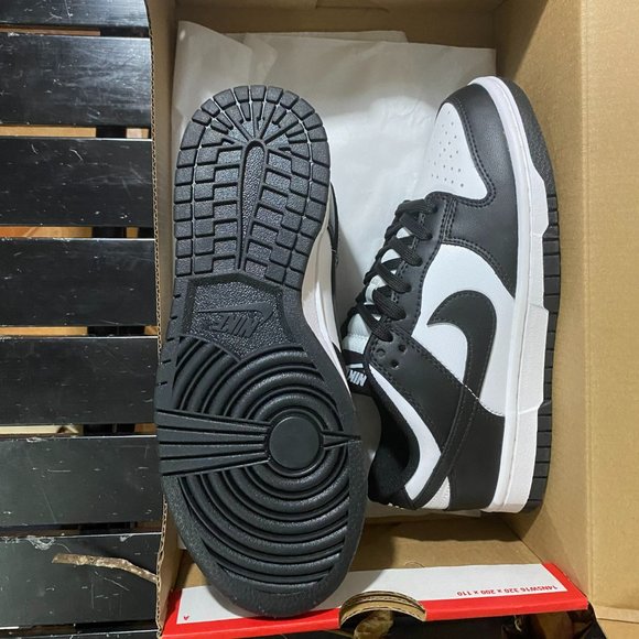 Women's Nike black and white panda dunk - Picture 3 of 5